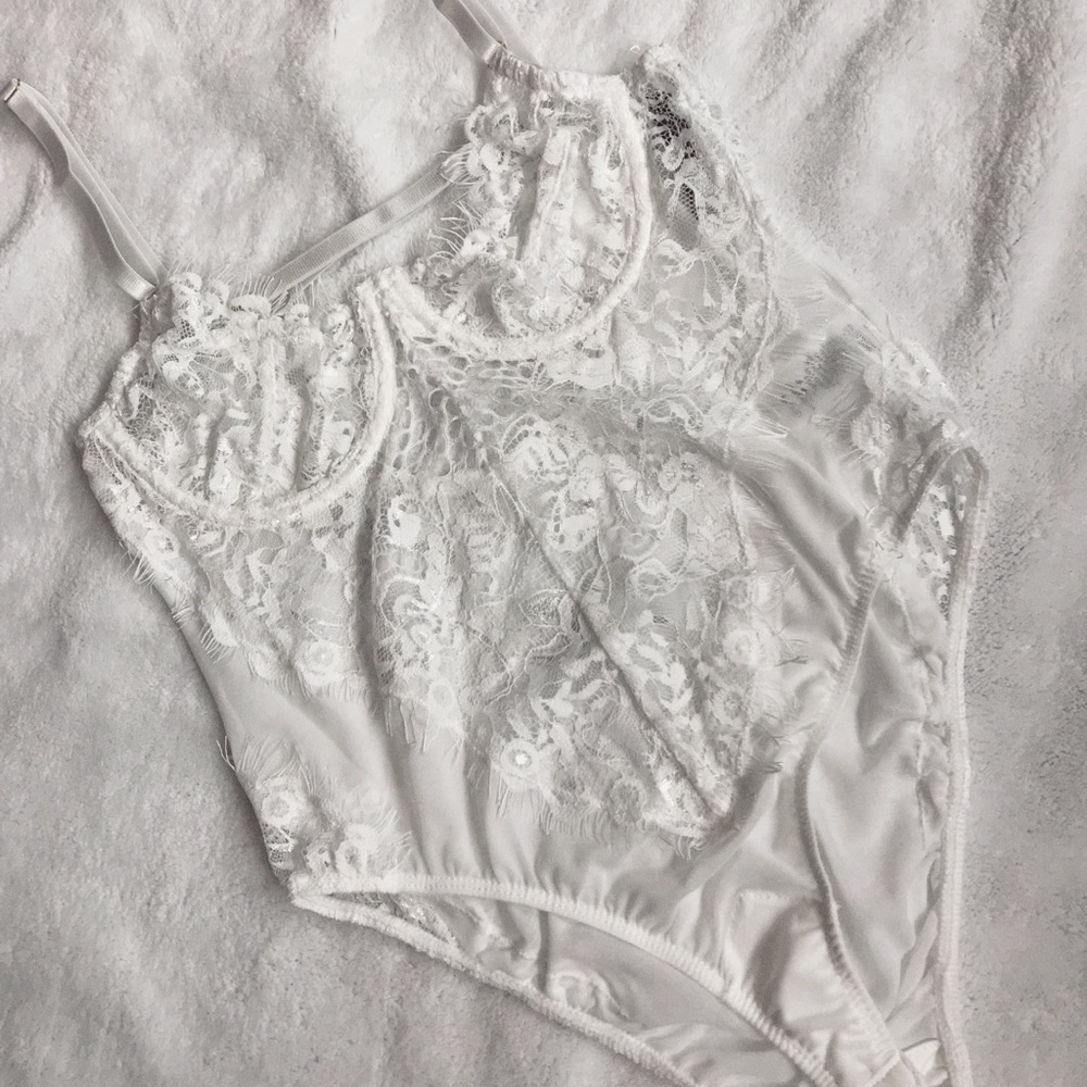 Laura’s Boutique | Victoria Lace Bodysuit (WHITE) - Picture 2 of 2